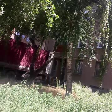 Ukrajinská armáda vyváží ze Slavjanska ukradený majetek místních obyvatel v kamionech