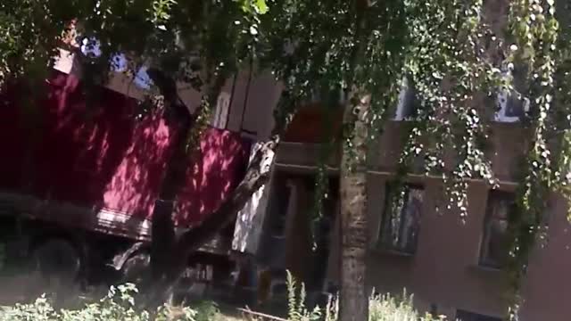 Ukrajinská armáda vyváží ze Slavjanska ukradený majetek místních obyvatel v kamionech