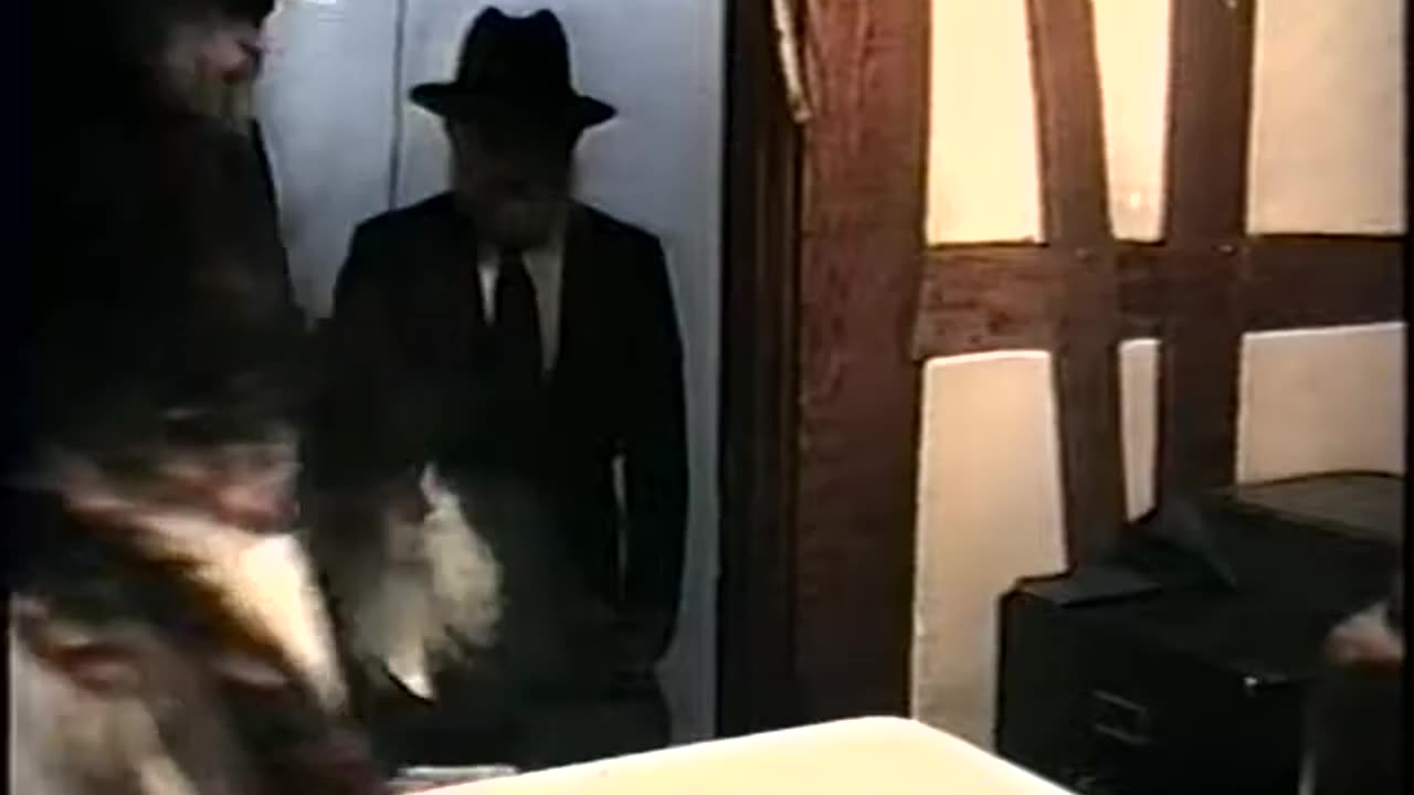92. Motzei Zos Chanukah 5753, Yechidus Pegisha = מוצאי זאת חנוכה תשנ"ג
