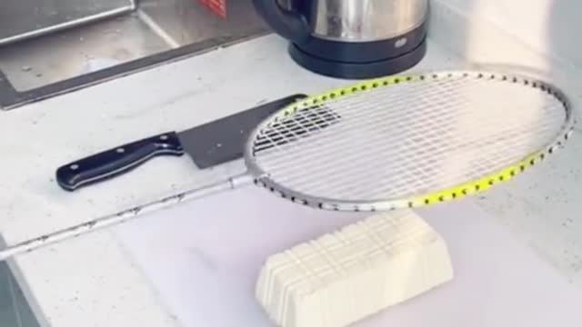 The racket can not only play ball but also cut tofu.