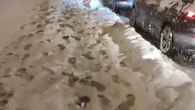 ΜΕΣΟΓΕΙΩΝ-ΑΡΙΣΤΕΡΗ ΛΩΡΙΔΑ ΜΕ ΤΑ ΠΟΔΙΑ ΠΑΣ ΠΙΟ ΓΡΗΓΟΡΑ-ΘΑ ΤΟΥΣ ΠΑΙΞΩ Κ ΤΑ ΦΩΤΑ.