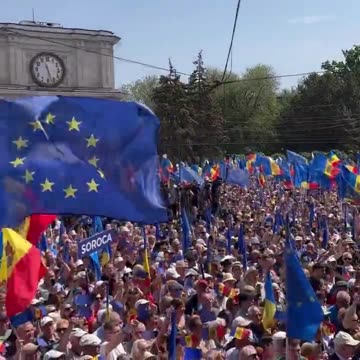 Thousands rally in Moldova to support EU membership