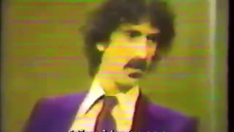 Frank Zappa: As escolas treinam as pessoas para serem ignorantes