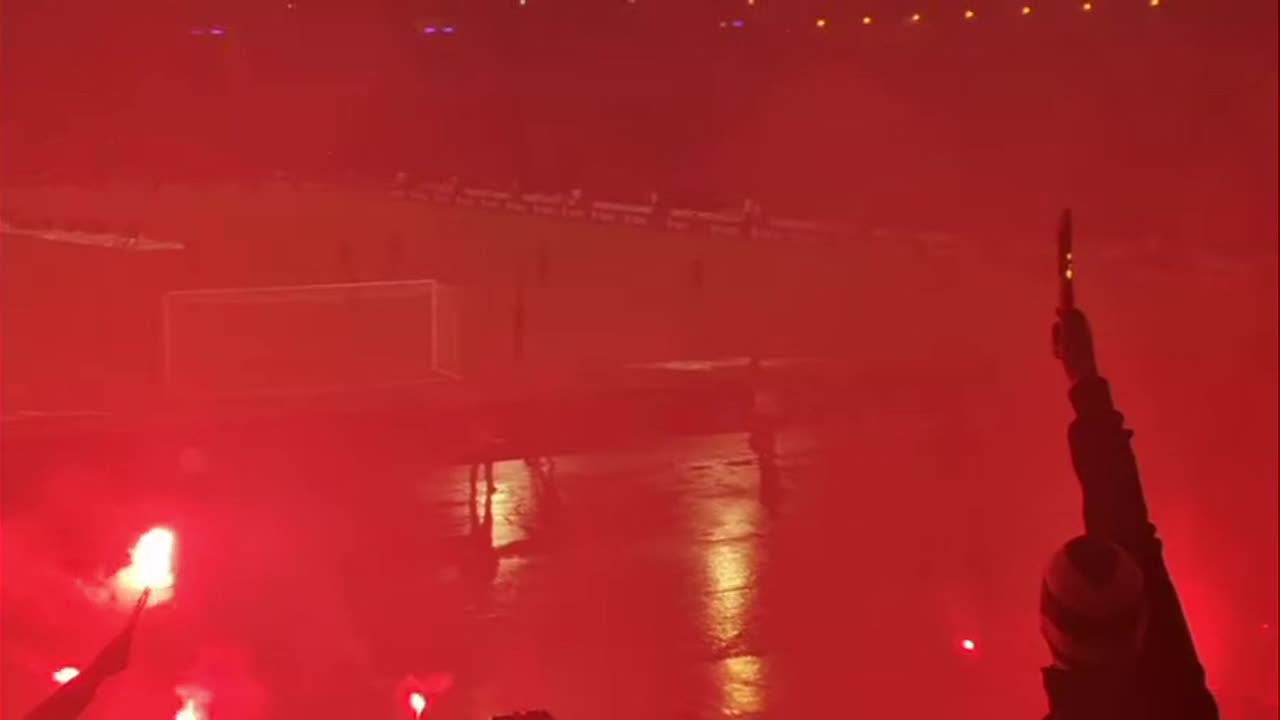 Celtic fans crazy pryo unreal