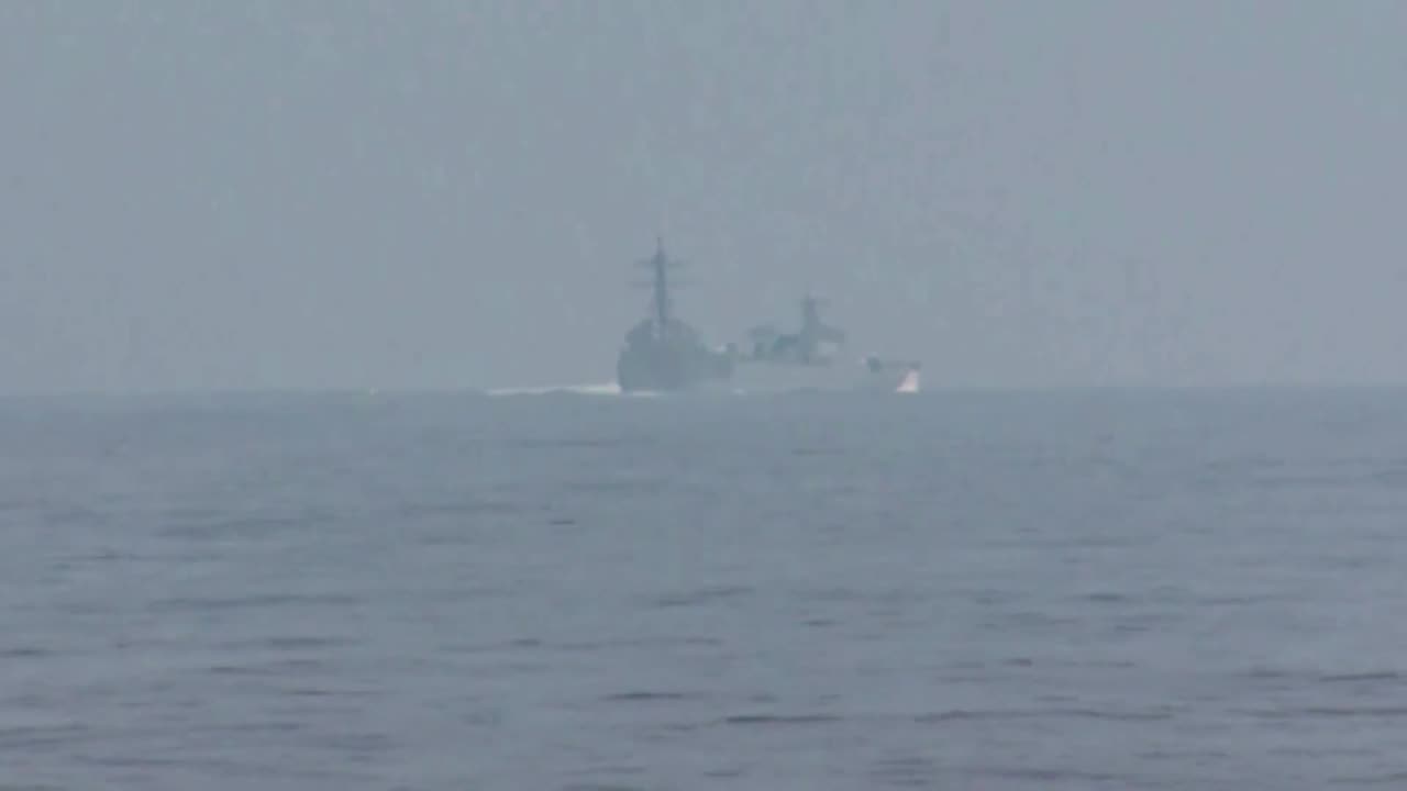 Close Encounter Between A Chinese Naval Ship And American Destroyer Near Taiwan