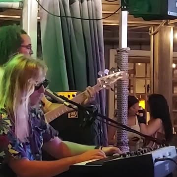 Hunter Myers (Funky Lampshades) - LIVE @ OSO (Short 8)