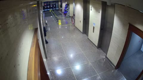 8003FCOB01ElevatorLobby_2021-01-05_07h00min01s200ms.mp4