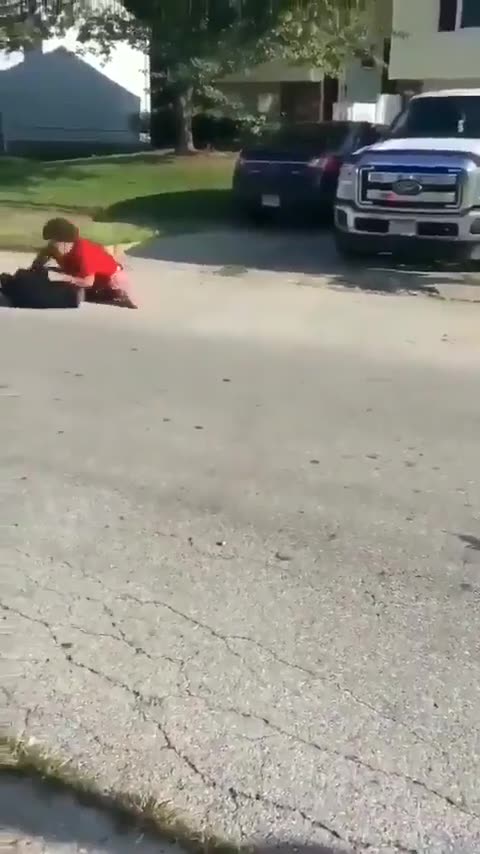 Boy With No Legs Defends Himself