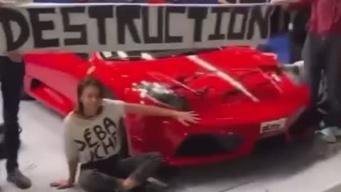 “Stop Oil” vandalize cars at Car show 🇬🇧