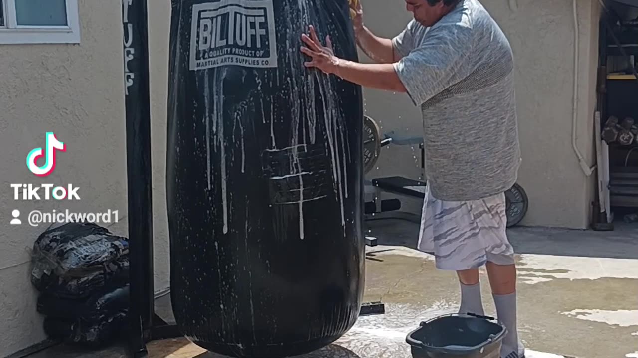 Giving My 500 Pound Punching Bag A Sponge Bath!