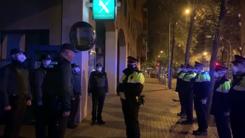 Los Mozos homenajean al guardia civil de los (GAR) Jesús Gayoso en Barcelona