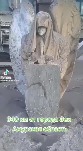 Builders found Angel in the ground. And take it out with excavators. Russia.