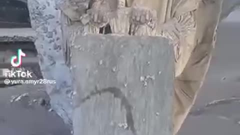Builders found Angel in the ground. And take it out with excavators. Russia.