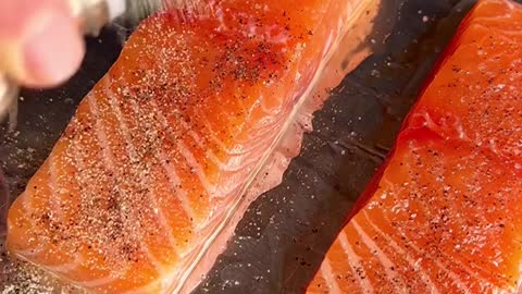 This salmon is sooo good and takes less than 15 minutes to make save this for later 😋