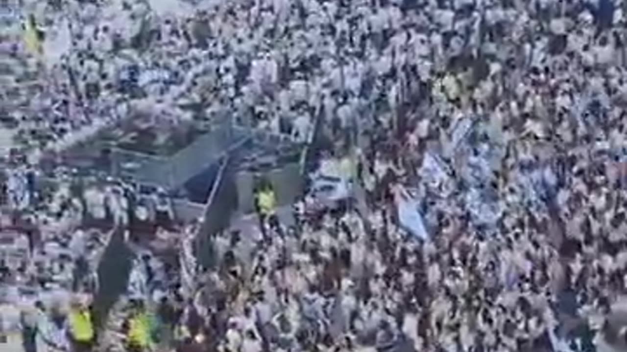 WOW! Jews celebrate Jerusalem Day at the Western Wall in Jerusalem.