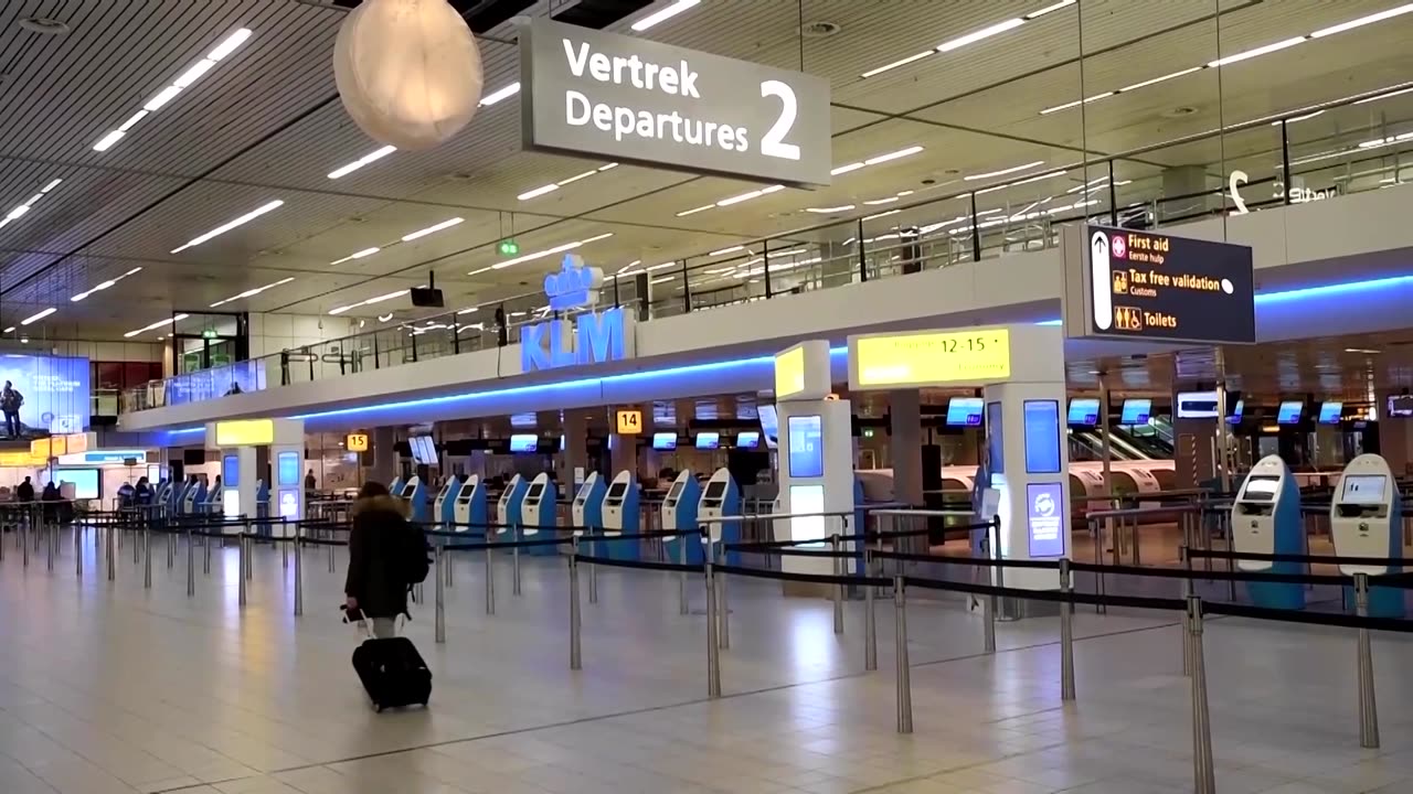 Nicki Minaj briefly detained at Amsterdam airport