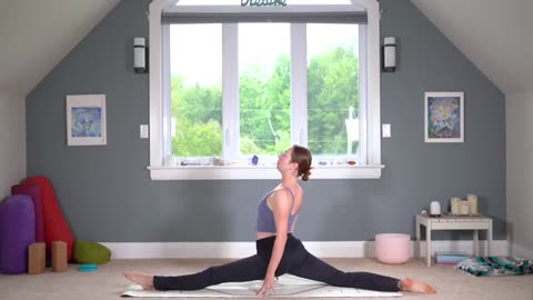 30 min Intermediate Yoga Flow - Minimal Cues for Balance & Flexibility