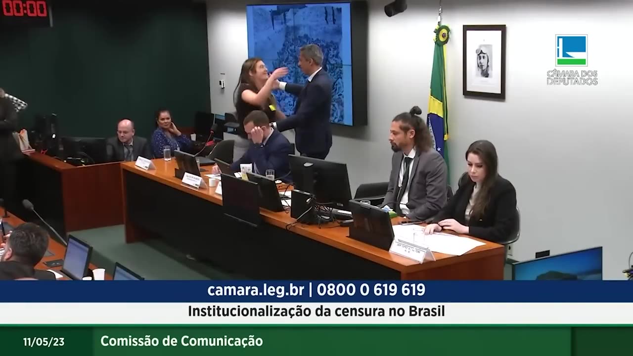 Barbara do Te Atualizei faz discurso bombástico sobre a censura no Brasil - COMPLETO