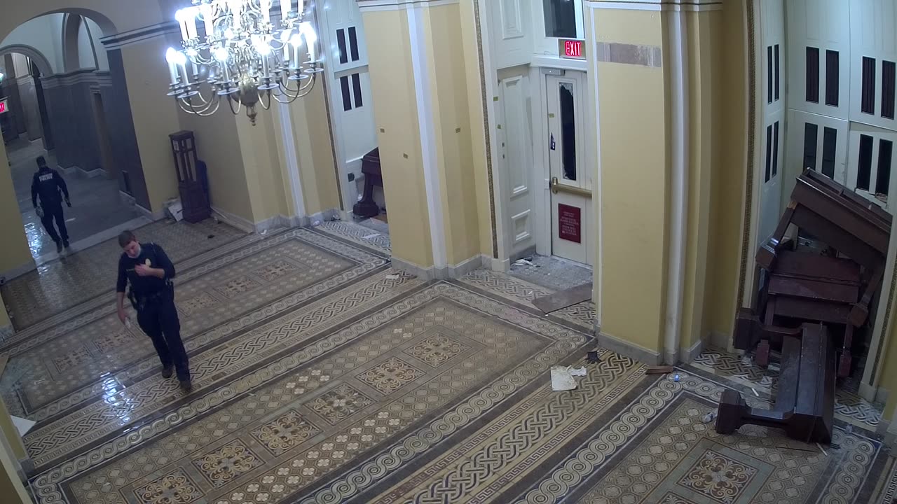 0102USCS01SenateWingDoornearS139_2021-01-06_18h09min04s570ms.mp4