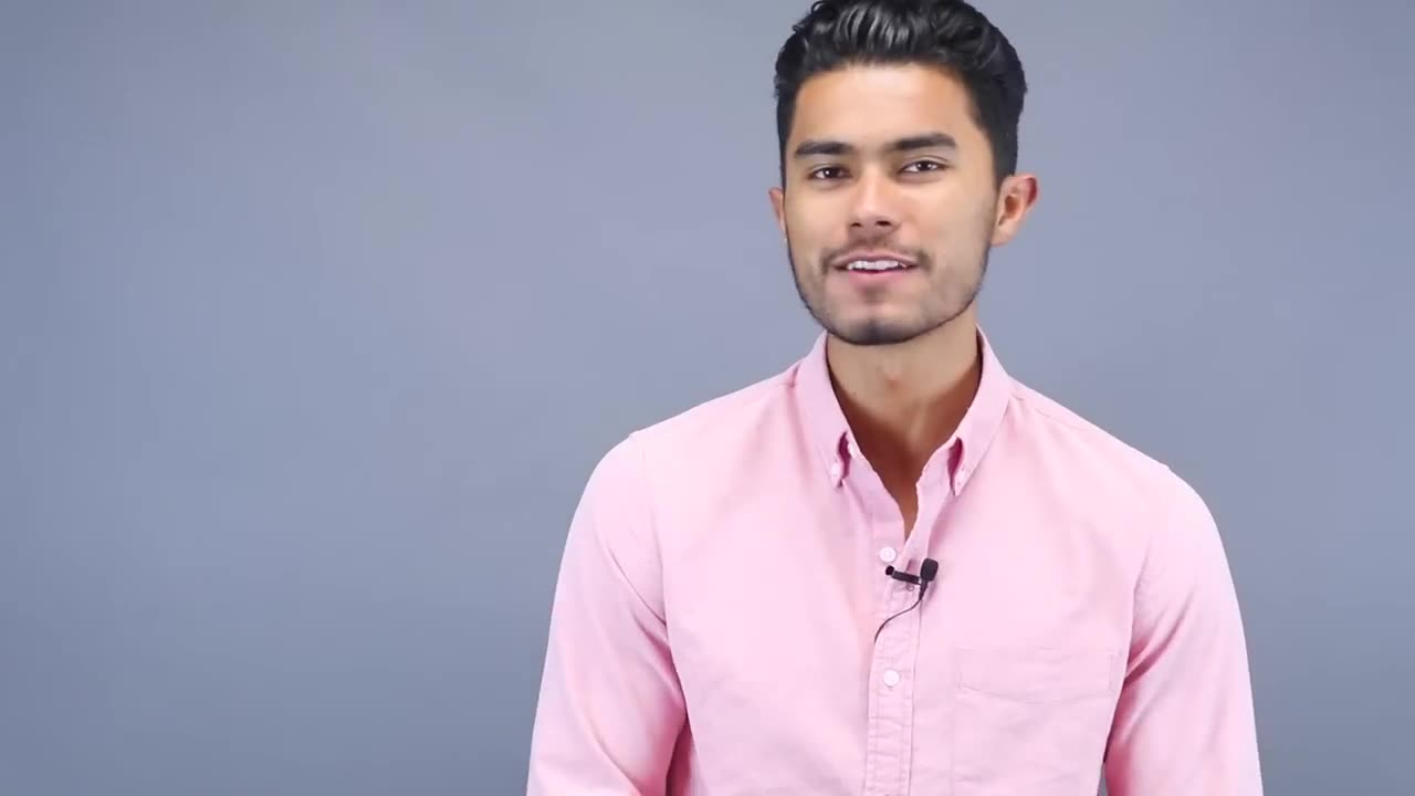 5 SIGNS THAT SHE LIKES YOU!!