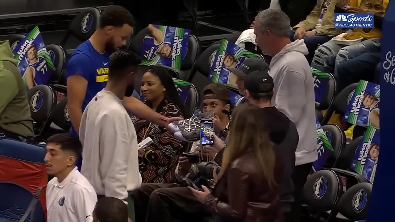 Steph gets a young fan involved in his warmup 💯