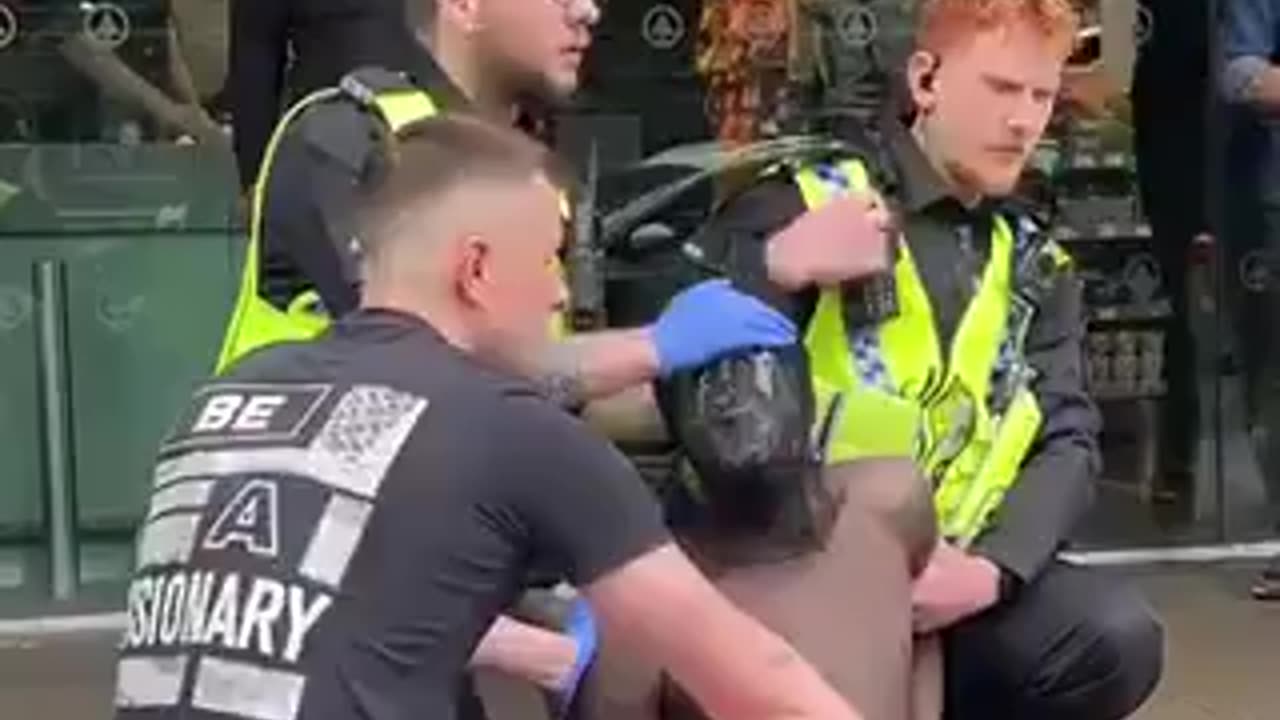 This is more cultural enrichment at Piccadilly Gardens in Manchester.