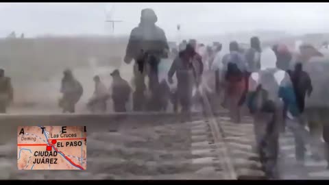 WATCH： Thousands of Illegal Aliens Ride Atop Freight Trains Hoping to Force Entry Into Texas