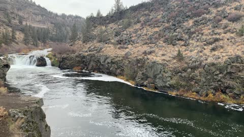 Central Oregon – Steelhead Falls – Twisting Lazy Crooked River – 4K