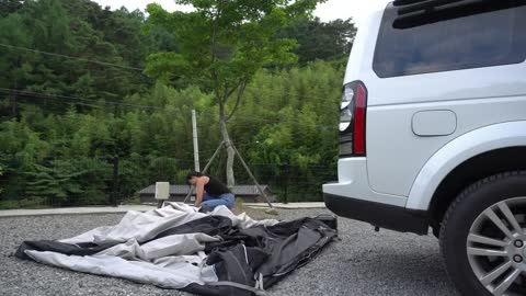 Light self driving camping, enjoying the happiness of solitude by the stream