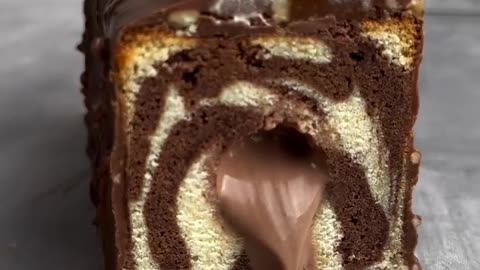 Marbled_Cake_with_Milk_Chocolate_Ganache