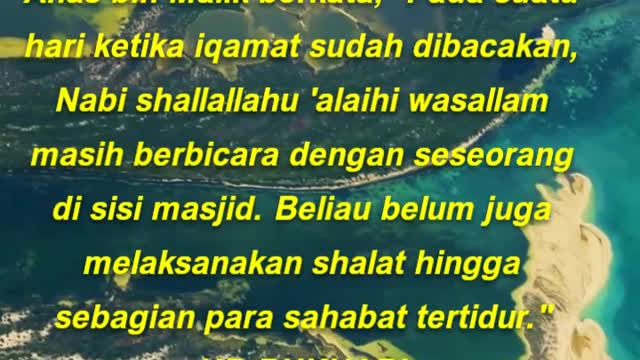 Anas bin Malik berkata, Pada suatu hari ketika iqamat sudah dibacakan, Nabi shallallahu