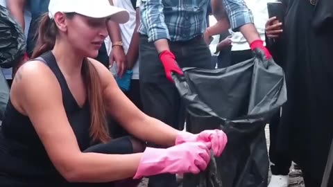 Indian actress picking up garbage on the street. Even if he has crores of rupees