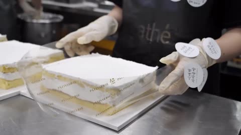 "Mass Production of Fresh Cream Fruit Cakes - Korean Street Food Delight"