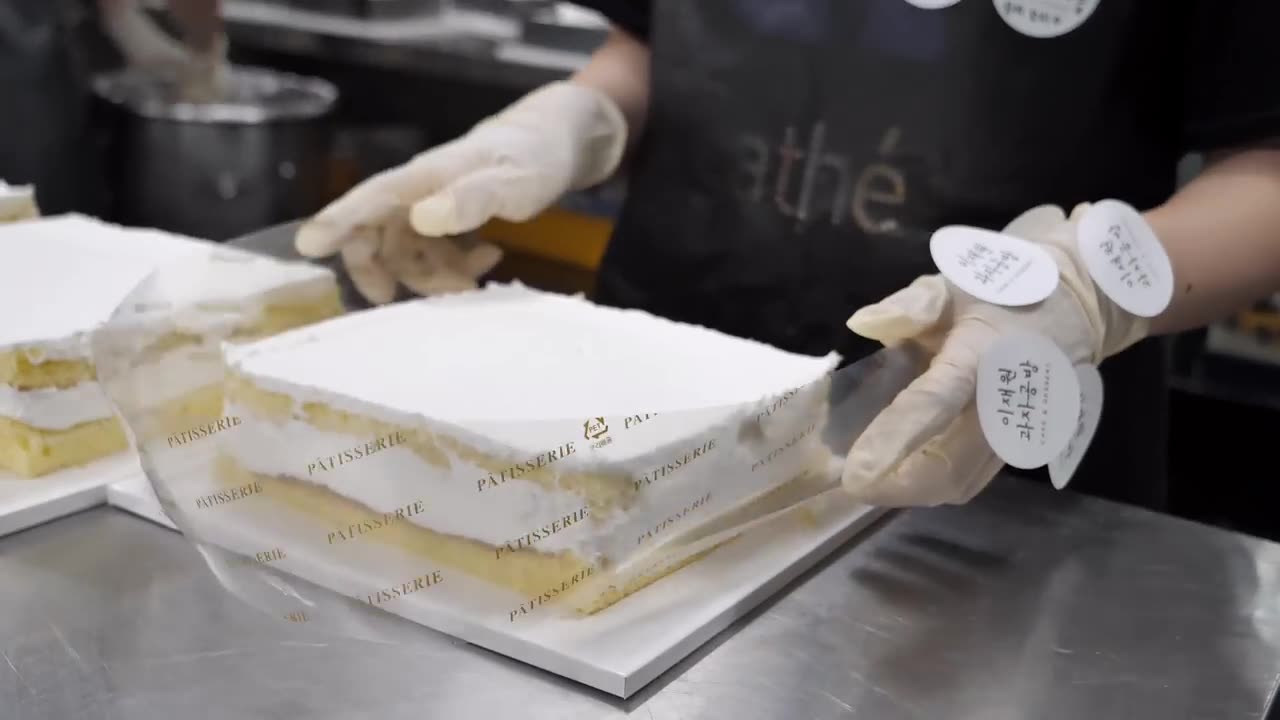 "Mass Production of Fresh Cream Fruit Cakes - Korean Street Food Delight"