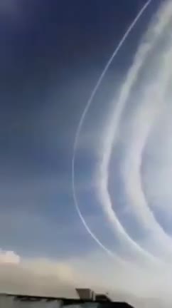 Nothing to see here, chemtrails do not exist...
