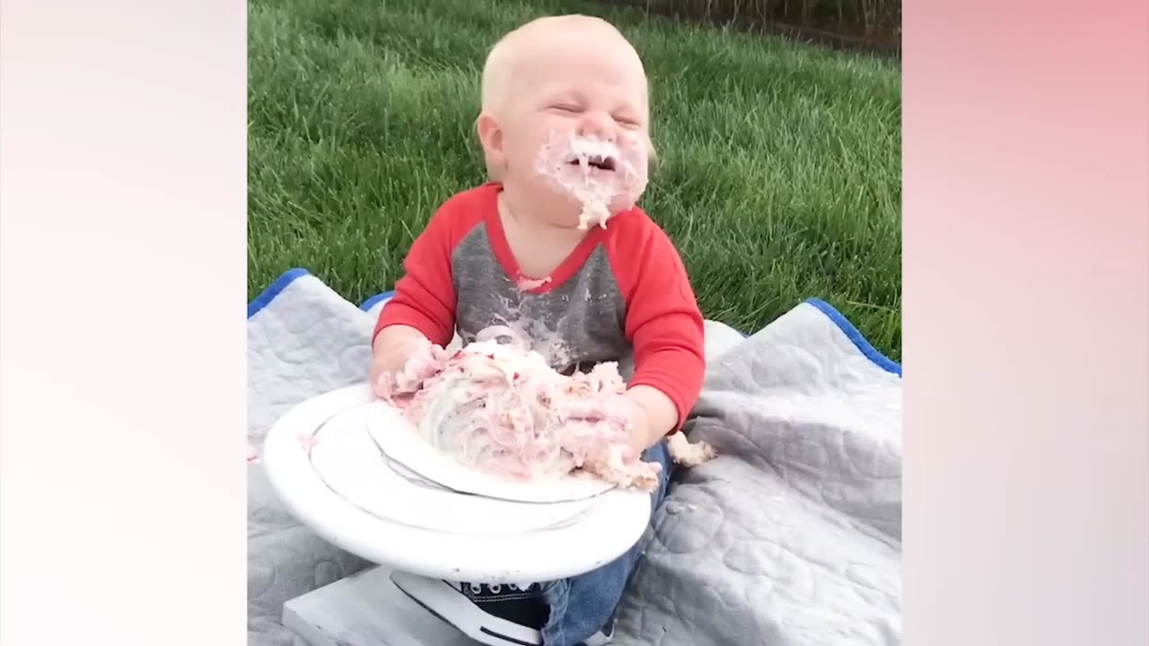 Funniest Babies First Cake Compilation - 🎈🎂Cute Baby Videos🎂🎈