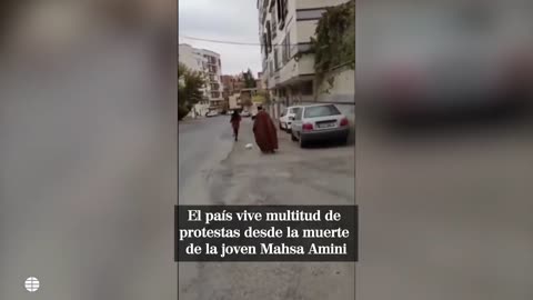 Quitar el turbante a los clérigos y compartir el vídeo, la última manera viral de protestar en Irán