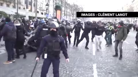 Policja NWOwska Macrona skopuje protestujących.