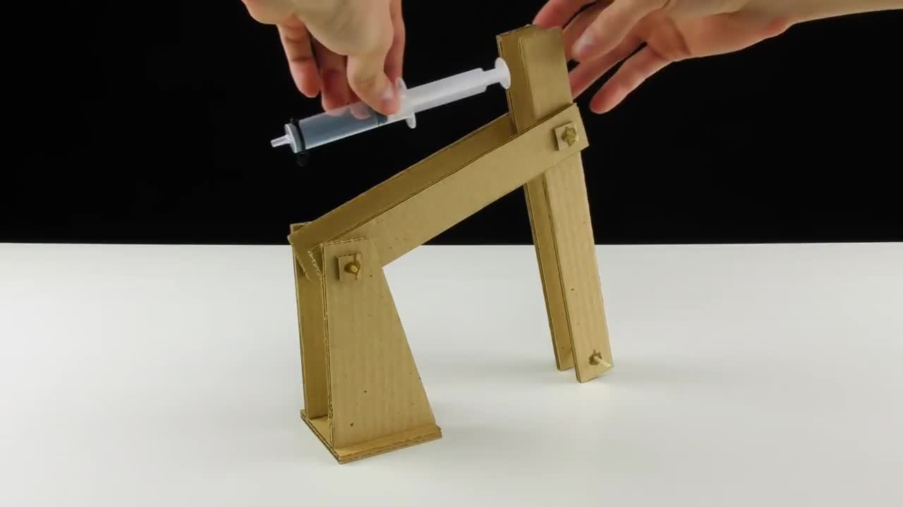 How to Make Hydraulic Powered Robotic Arm from Cardboard
