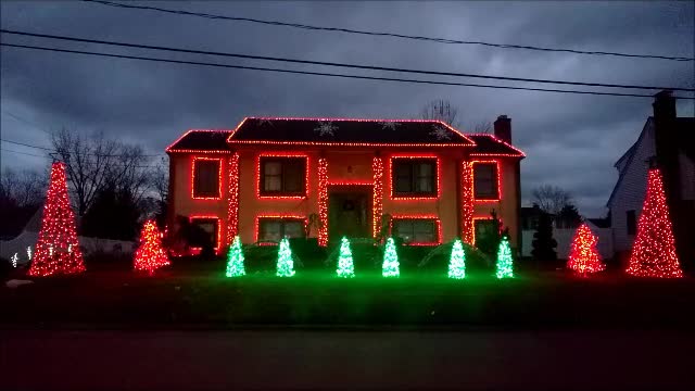 Impactante show de luces de Navidad es un tributo a 'Milagro en la calle 34'