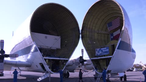 Super Guppy Arrives in Alabama to Drop Off Artemis I Heat Shield