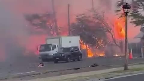 New Vedio Show a Massive Fir raging near homes in Maui_Hawai