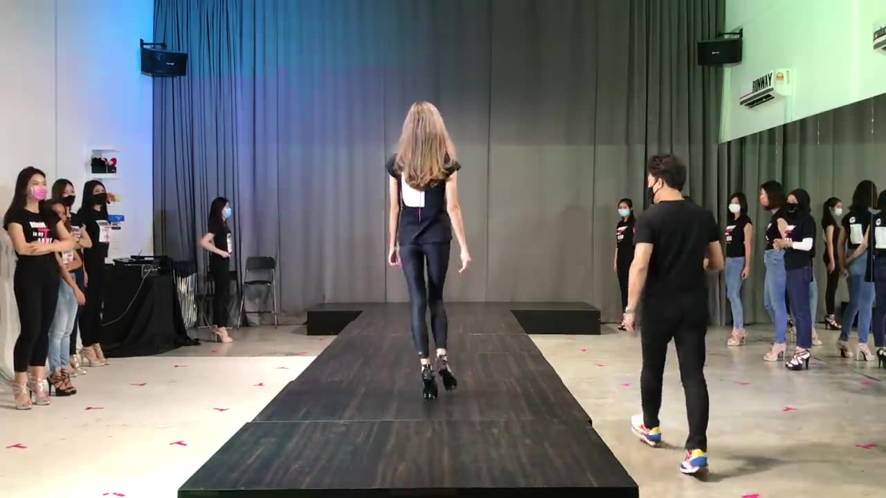 Solo | Learn catwalk | Modeling | Runway walk | How to walk