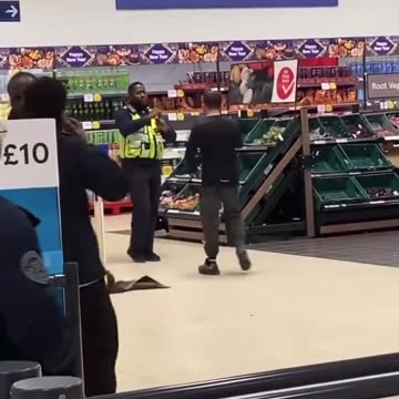 Tesco in Portsmouth Man fighting with security then a member of public takes it into his own hands.