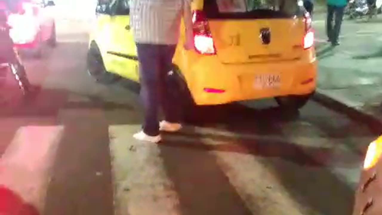 Agresión entre vigilante informal y un taxista de Floridablanca