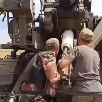 Footage of Self-loading Artillery Piece