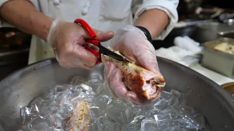 New York City Food - GIANT ALASKAN KING CRAB + LEMONGRASS BEEF STEAK Park Asia Seafood NYC