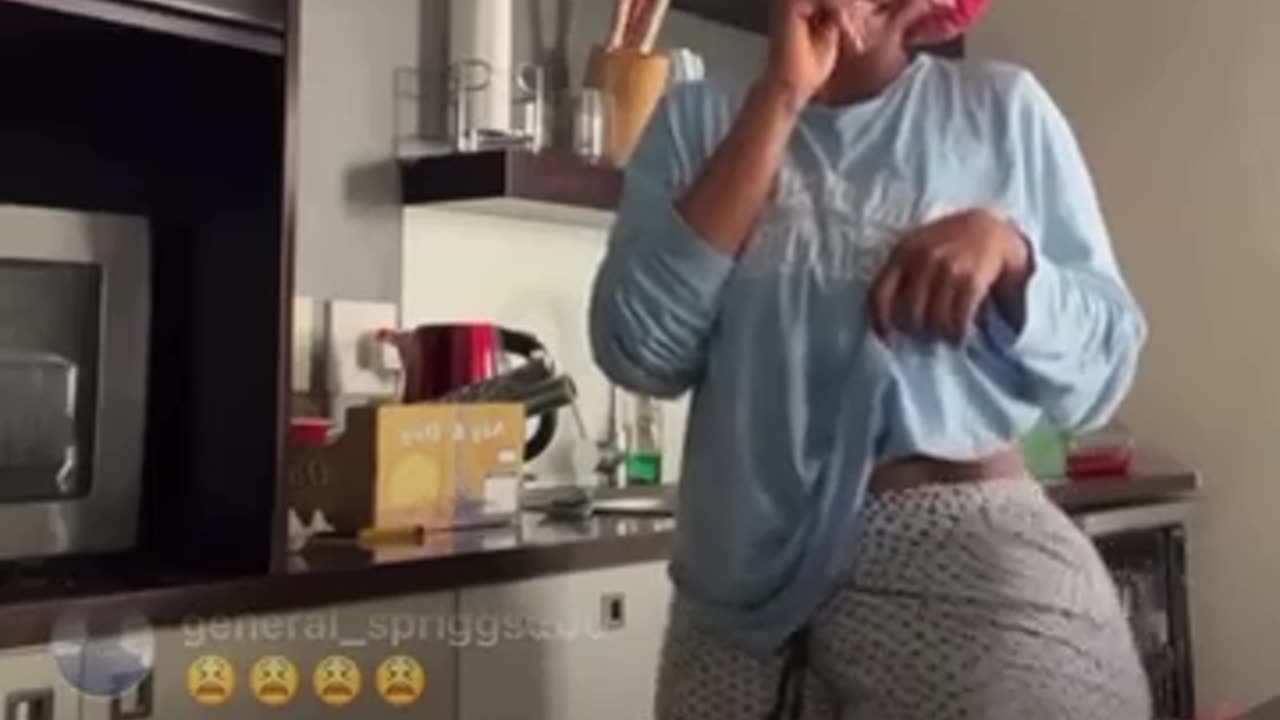 On live shaking that fat Ass.