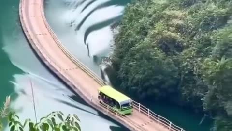 WOW! Incredible floating road in China 😍