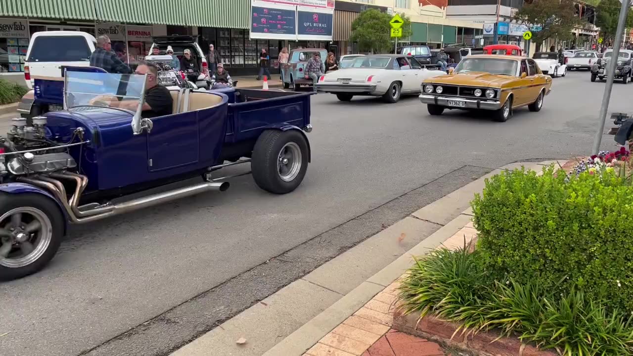 Narrandera Rod Run 2023 (daylight) 14 Cruisin no boozin